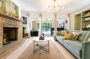 Fantastic Island House 1 mile to the beach with heated pool